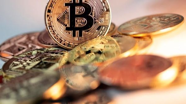 Bitcoin Holds $113K as Liquidity Thins, Traders Turn Defensive Before Fed Week